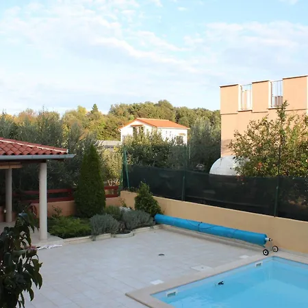 Appartement Family Friendly With A Swimming Pool Vinkuran, Pula - 7444