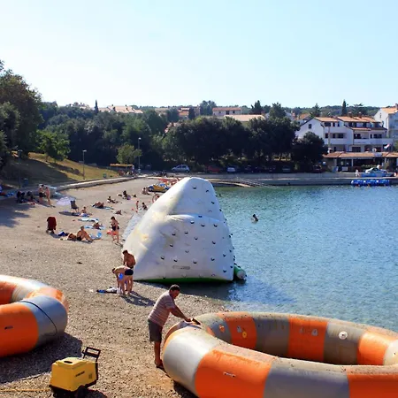 Appartement Family Friendly With A Swimming Pool Vinkuran, Pula - 7444
