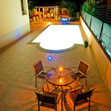 Family Friendly With A Swimming Pool Vinkuran, Pula - 7444 *